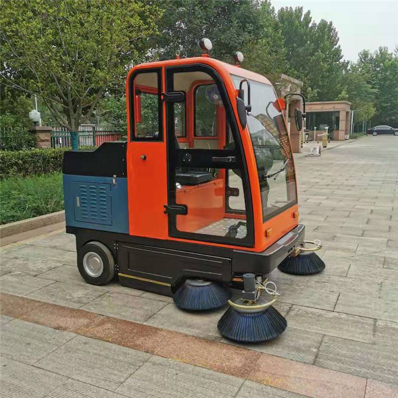 綠色城市新“清道夫” 新能源電動(dòng)三輪掃路車(chē)引領(lǐng)環(huán)衛(wèi)新風(fēng)尚